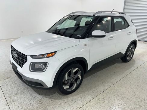 Used 2025 Hyundai Venue SEL FWD image 1