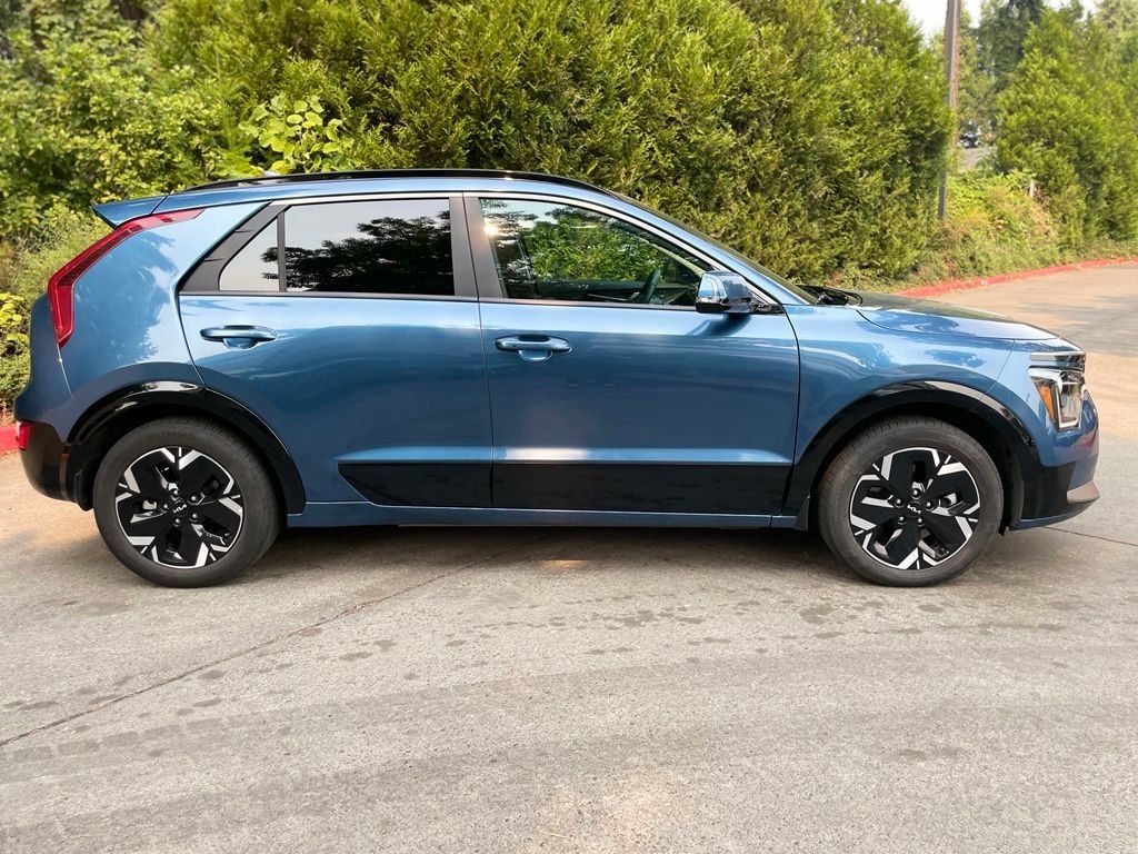Certified 2023 Kia Niro Wind w/ Wind Preserve Package FWD image 3