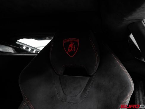 Used 2018 Lamborghini Huracan Performante image 45