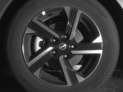 Used 2025 Nissan Sentra SV FWD image 15