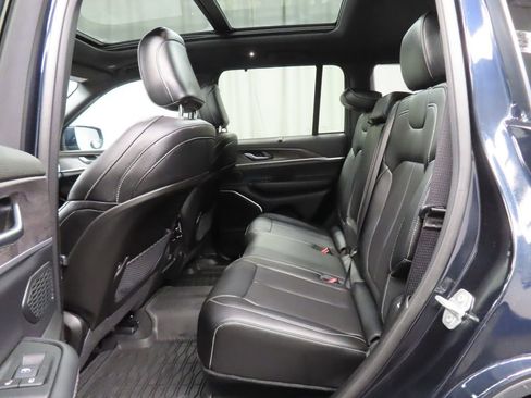 Used 2025 Jeep Grand Cherokee Limited w/ Luxury Tech Group II AWD/4WD image 13