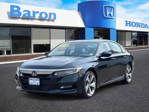 Used 2018 Honda Accord Touring image 2
