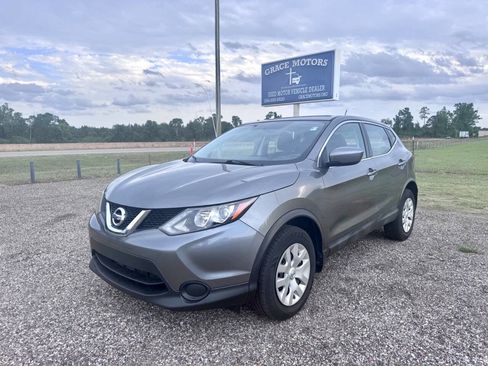 Used 2018 Nissan Rogue Sport S FWD image 3