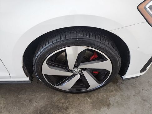Used 2020 Volkswagen GTI SE FWD image 40