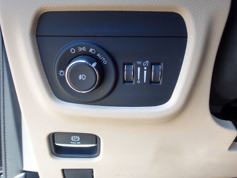 Used 2021 Jeep Grand Cherokee L Limited AWD/4WD image 16