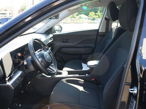 Used 2024 Hyundai Kona SEL AWD/4WD image 17