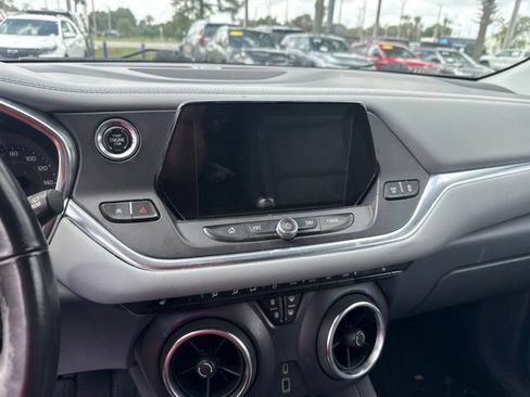 Used 2020 Chevrolet Blazer LT w/ Sound & Technology Package FWD image 6