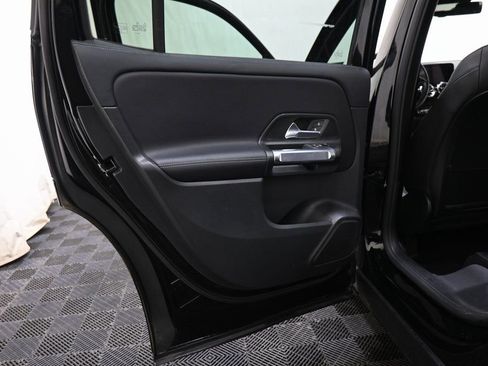 Used 2024 Mercedes-Benz GLB 250 4MATIC image 23