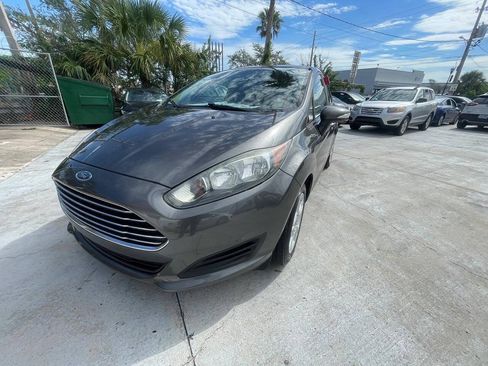 Used 2016 Ford Fiesta SE FWD image 2