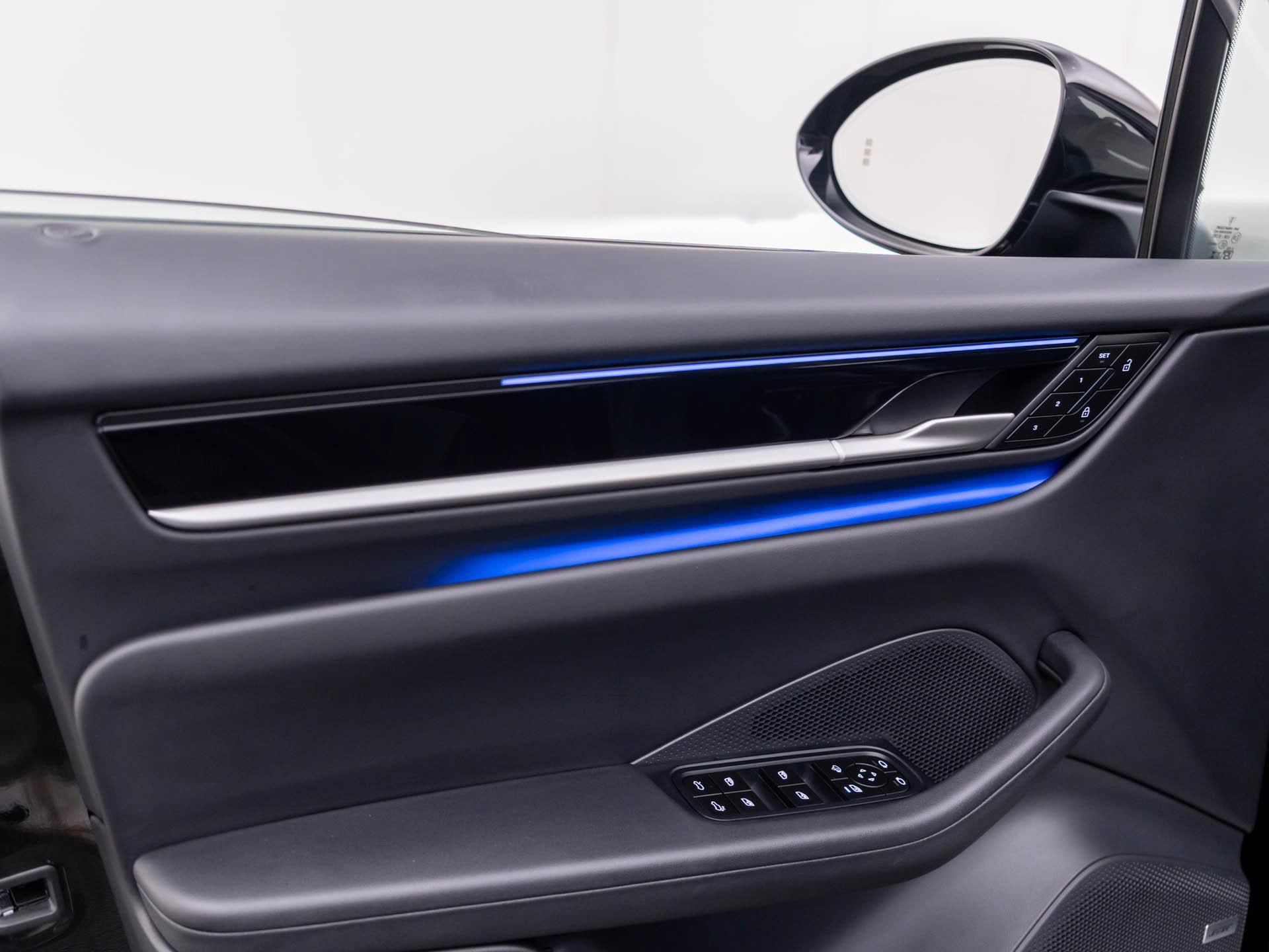 Certified 2026 Porsche Macan 4 Electric AWD/4WD image 15