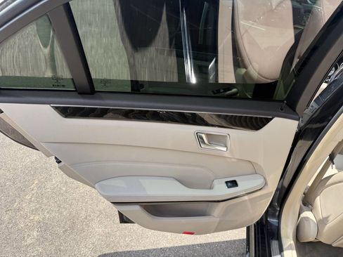 Used 2016 Mercedes-Benz E 350 4MATIC Sedan w/ Premium Package image 19