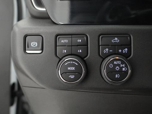 Used 2025 Chevrolet Silverado 1500 LT Trail Boss w/ Convenience Package II AWD/4WD image 17