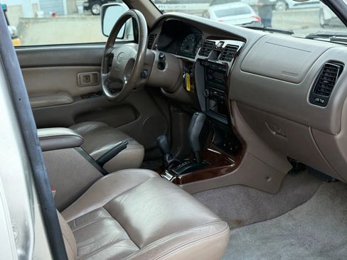 Used 2001 Toyota 4Runner Limited image 27