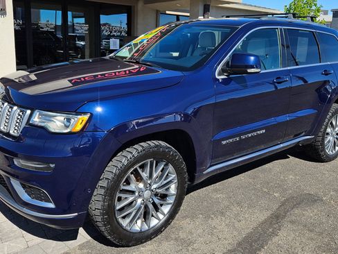 Used 2018 Jeep Grand Cherokee Summit AWD/4WD image 2