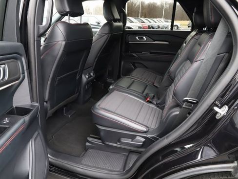 Used 2025 Ford Explorer ST-Line w/ ST-Line Street Pack image 20