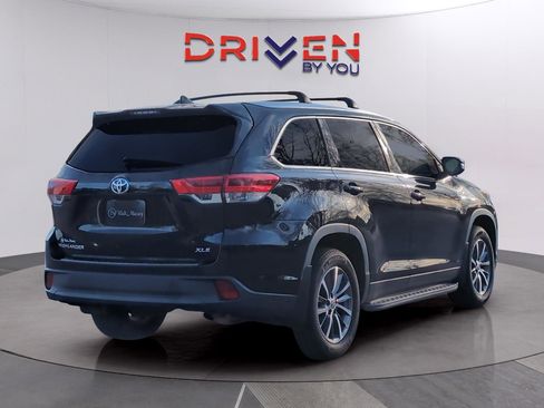 Used 2019 Toyota Highlander XLE image 5