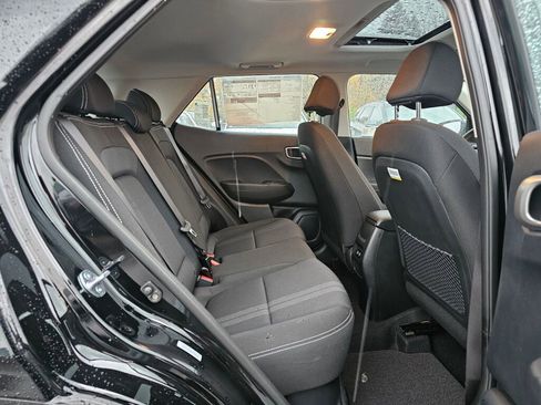 Used 2025 Hyundai Venue SEL image 12