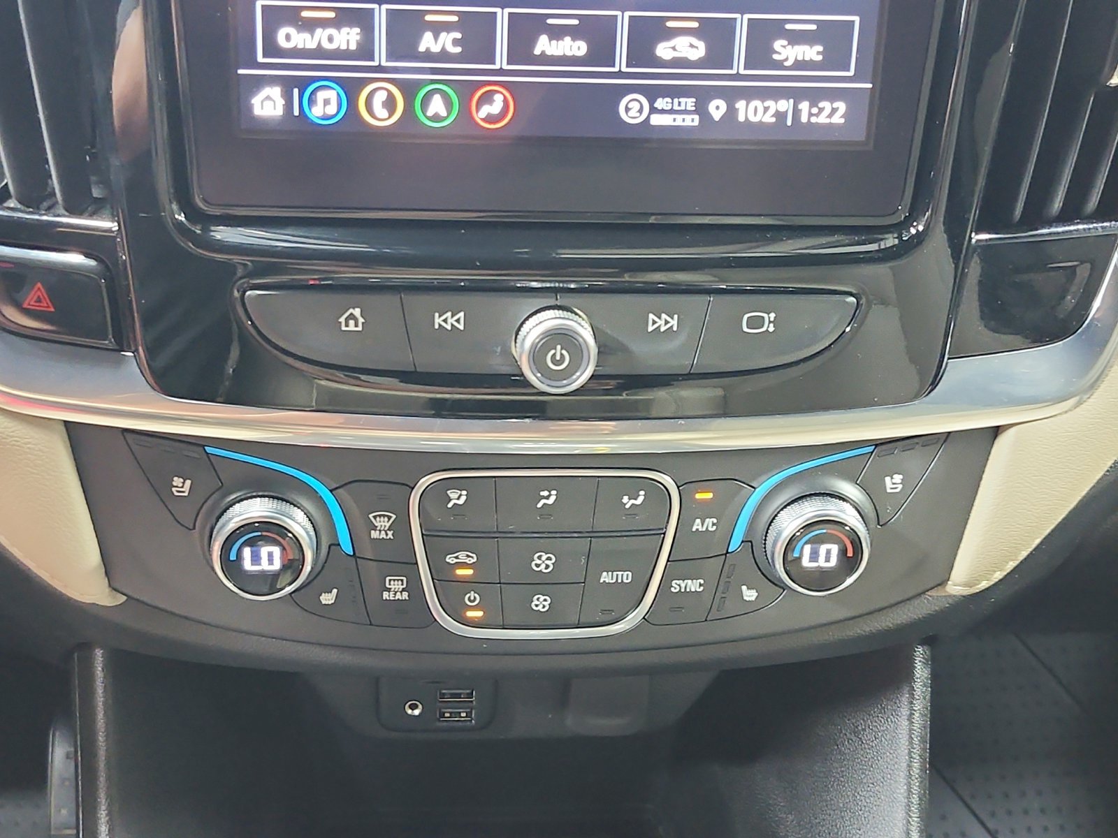 Used 2023 Chevrolet Traverse Premier FWD image 33