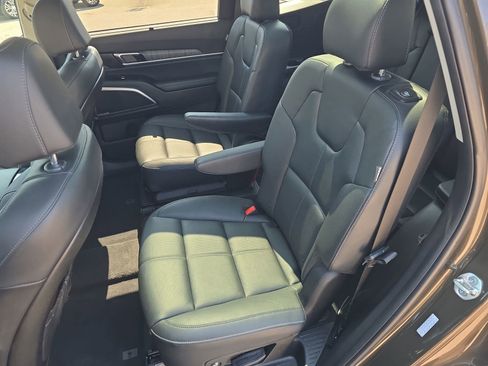 Used 2024 Kia Telluride SX w/ Towing Package image 15