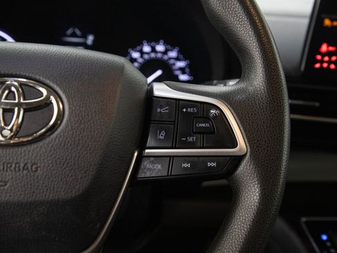 Used 2021 Toyota Sienna LE FWD image 25