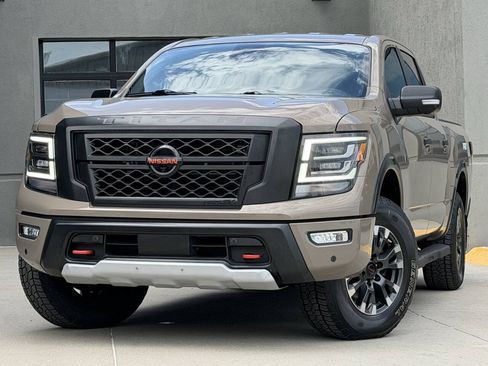 Used 2022 Nissan Titan PRO-4X w/ Pro-4x Convenience Package AWD/4WD image 3