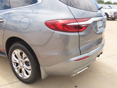 Used 2021 Buick Enclave Avenir w/ Avenir Technology Package FWD image 16
