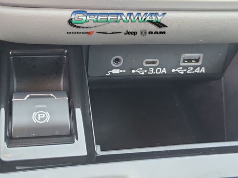 Used 2025 Subaru Outback Premium AWD/4WD image 20