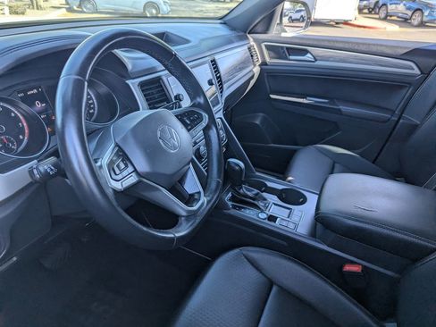 Used 2020 Volkswagen Atlas Cross Sport SE w/ Panoramic Sunroof Package image 18