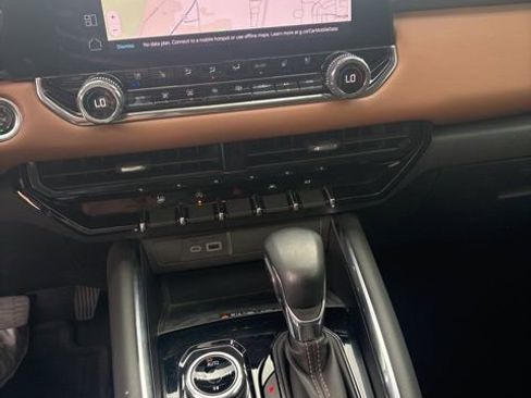 Used 2024 GMC Canyon AT4 w/ AT4 Premium Package AWD/4WD image 6