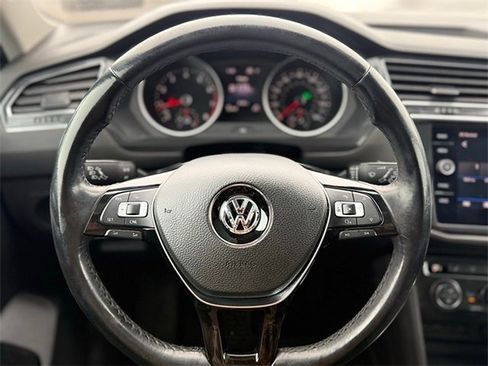 Used 2018 Volkswagen Tiguan SE w/ Panoramic Sunroof Package image 12
