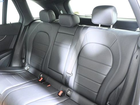 Used 2022 Mercedes-Benz GLC 300 4MATIC image 4