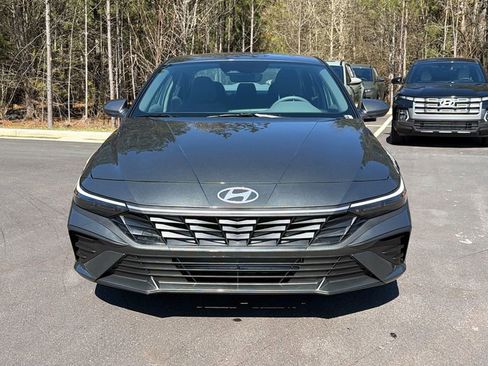New 2026 Hyundai Elantra SE image 2