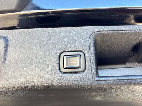 Used 2021 GMC Terrain SLT w/ Infotainment Package II image 14