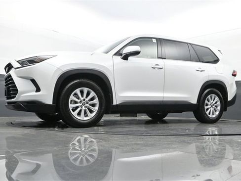 Used 2024 Toyota Grand Highlander XLE image 29