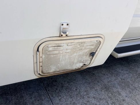 Used 2000 Ford E-350 and Econoline 350 Super Duty RWD image 4