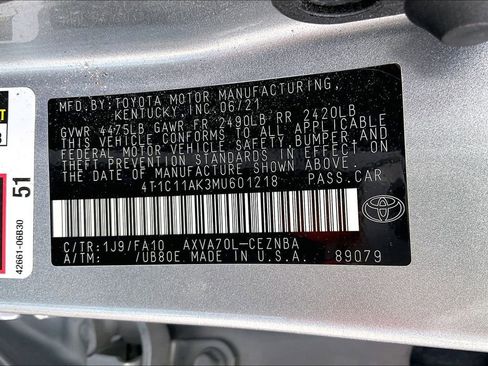 Used 2021 Toyota Camry LE image 3