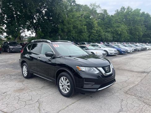 Used 2017 Nissan Rogue SV w/ SV Premium Package AWD/4WD image 3