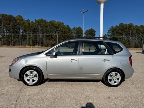 Used 2009 Kia Rondo LX image 9