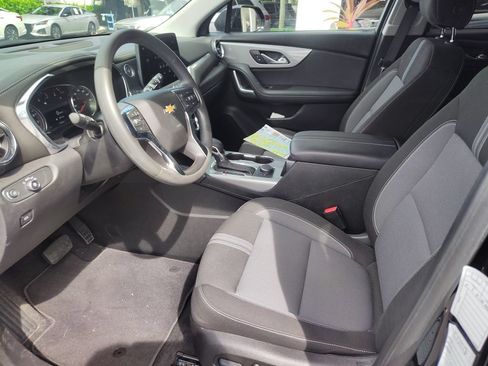 Used 2025 Chevrolet Blazer LT FWD image 3