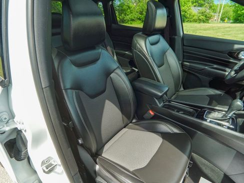 Used 2023 Jeep Compass Latitude w/ Sun and Sound Group AWD/4WD image 27