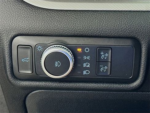 Used 2022 Ford Explorer XLT w/ Equipment Group 202A image 22