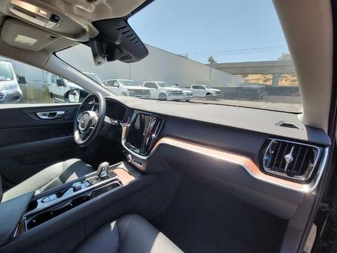 Used 2025 Volvo V60 B5 Cross Country Plus AWD/4WD image 27
