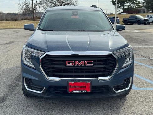 Used 2024 GMC Terrain SLE w/ Driver Convenience Package image 12