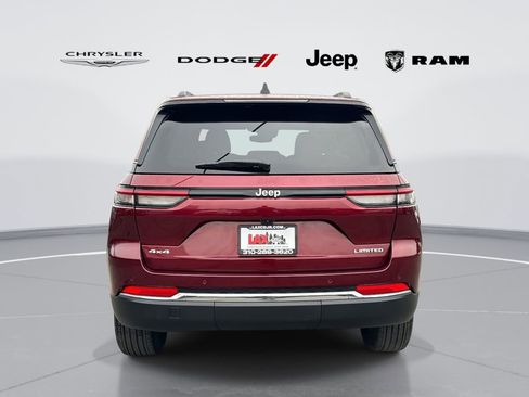 Used 2024 Jeep Grand Cherokee Limited image 3