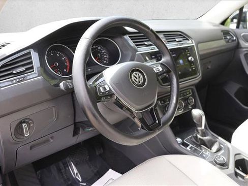 Used 2018 Volkswagen Tiguan SE w/ Panoramic Sunroof Package AWD/4WD image 10