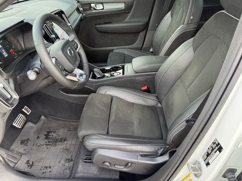 Used 2022 Volvo XC40 T5 R-Design w/ Advanced Package image 10