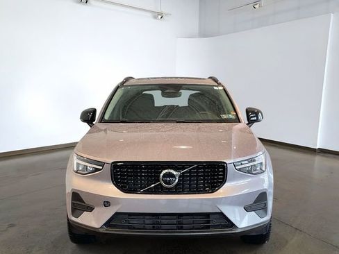 Used 2026 Volvo XC40 B5 Core w/ Climate Package AWD/4WD image 2