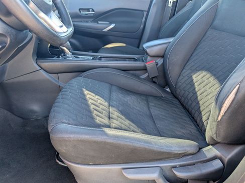 Used 2022 Nissan Kicks SV image 15