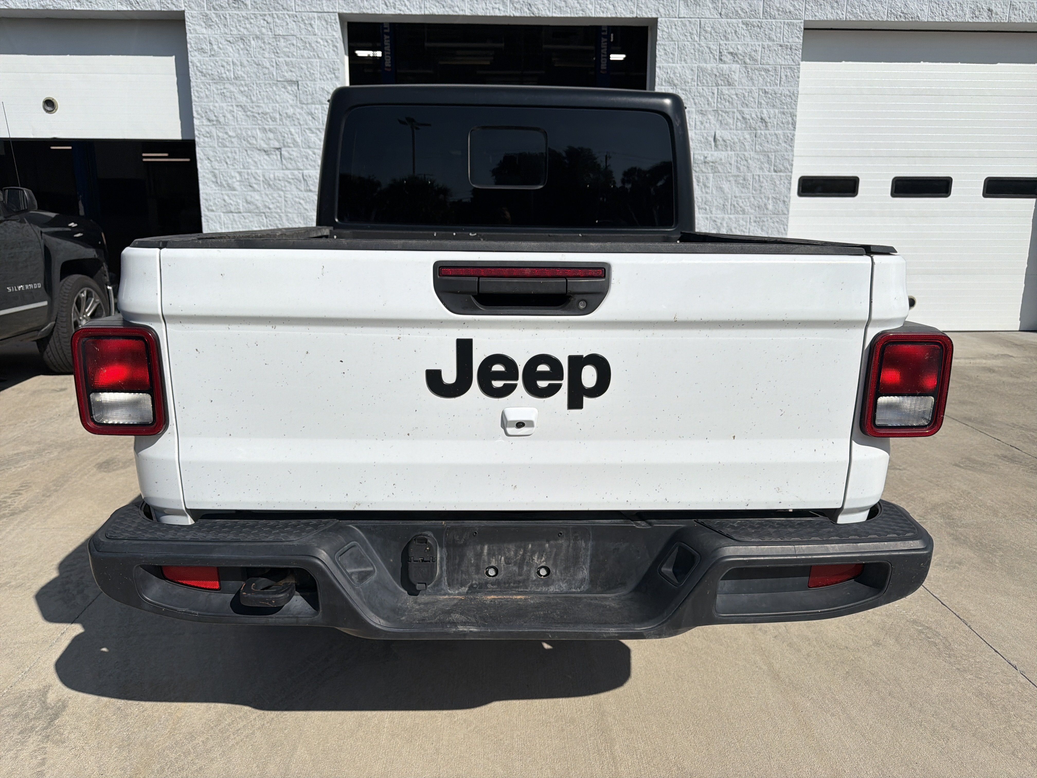Used 2025 Jeep Gladiator Sport AWD/4WD image 8