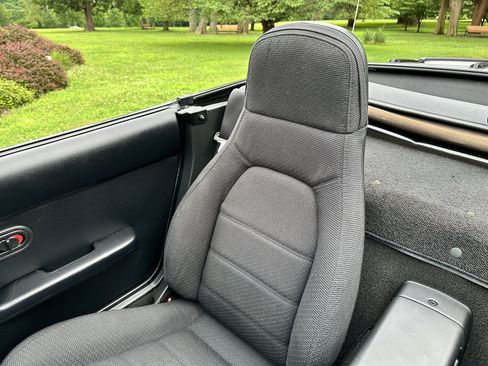 Used 1990 MAZDA MX-5 Miata RWD image 17